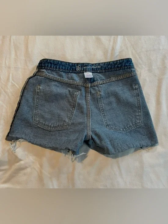 No Boundaries Blue Denim Shorts Red, White & Blue Star Embroidery SZ 9 EUC - Picture 9 of 9